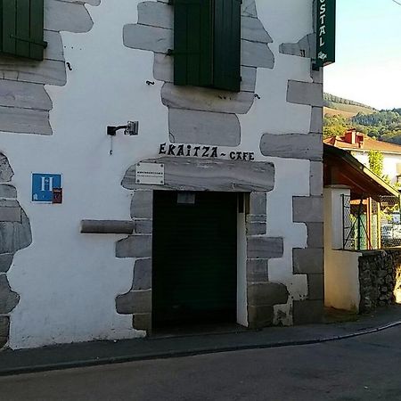 Hostal Ekaitza Hotell Lesaka Exteriör bild
