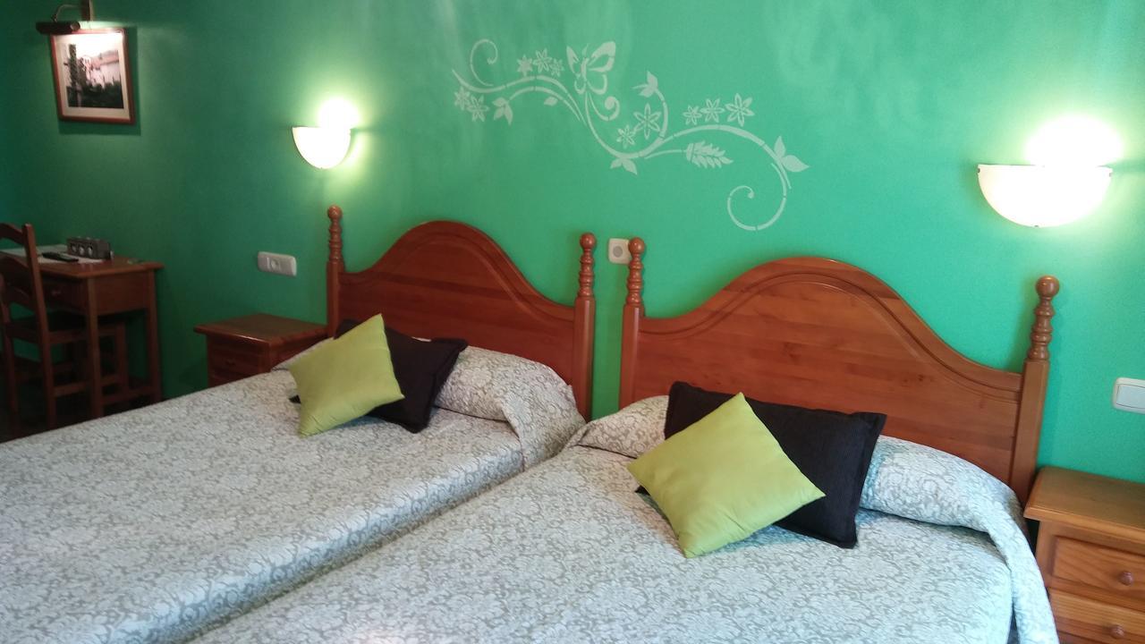 Hostal Ekaitza Hotell Lesaka Exteriör bild