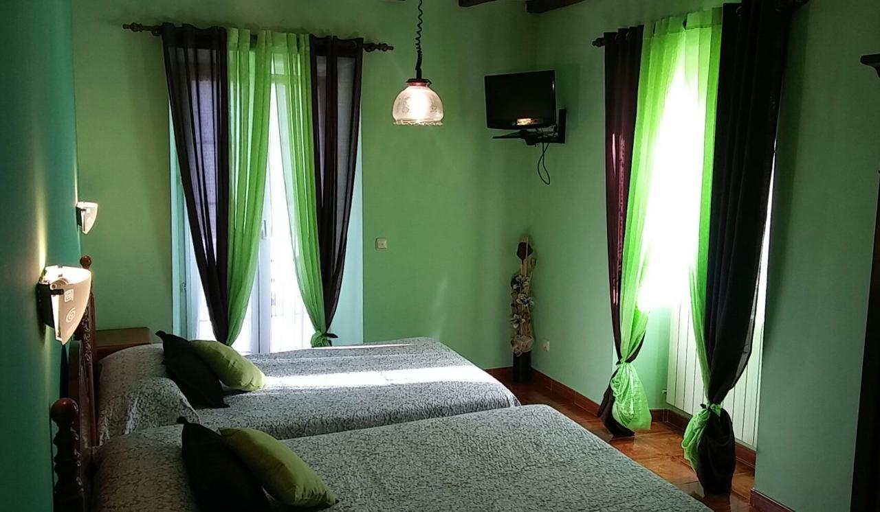 Hostal Ekaitza Hotell Lesaka Exteriör bild