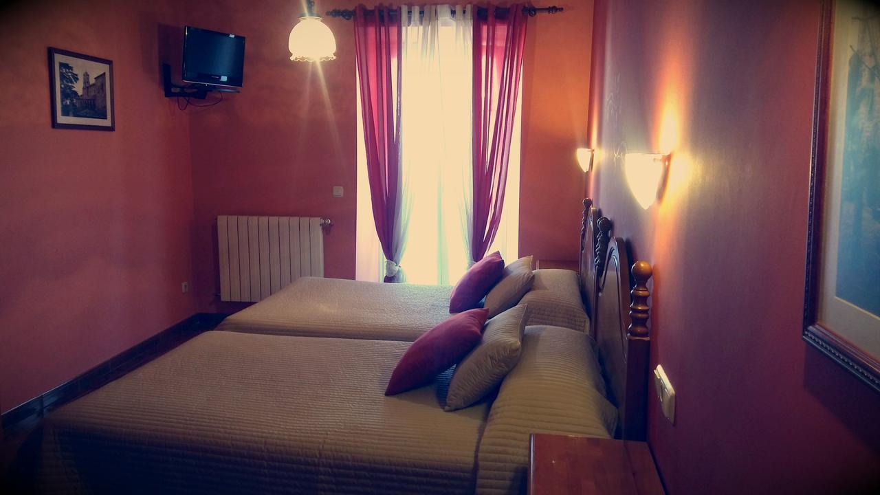 Hostal Ekaitza Lesaka Exteriör bild