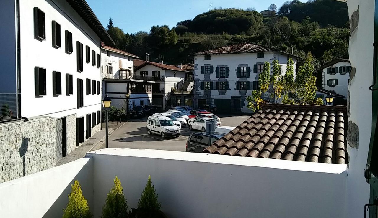 Hostal Ekaitza Hotell Lesaka Exteriör bild