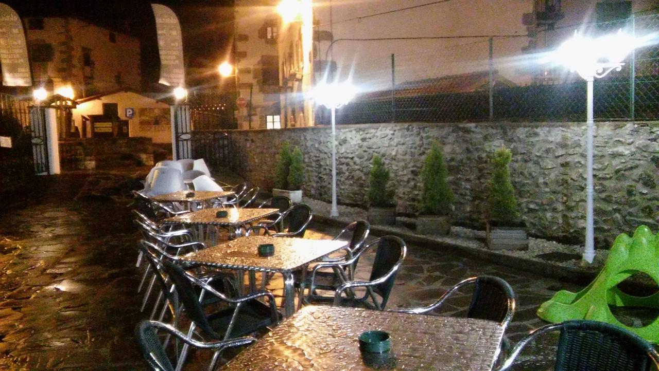 Hostal Ekaitza Hotell Lesaka Exteriör bild