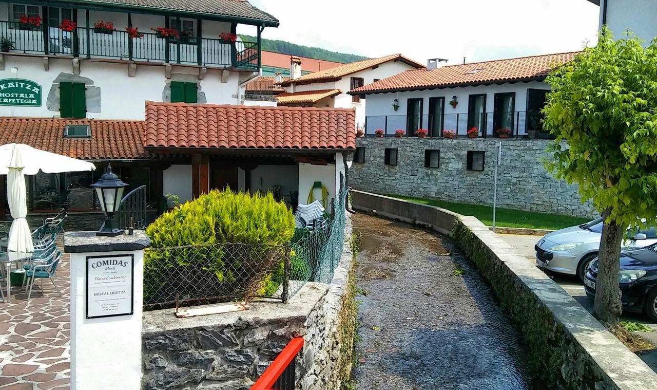 Hostal Ekaitza Hotell Lesaka Exteriör bild