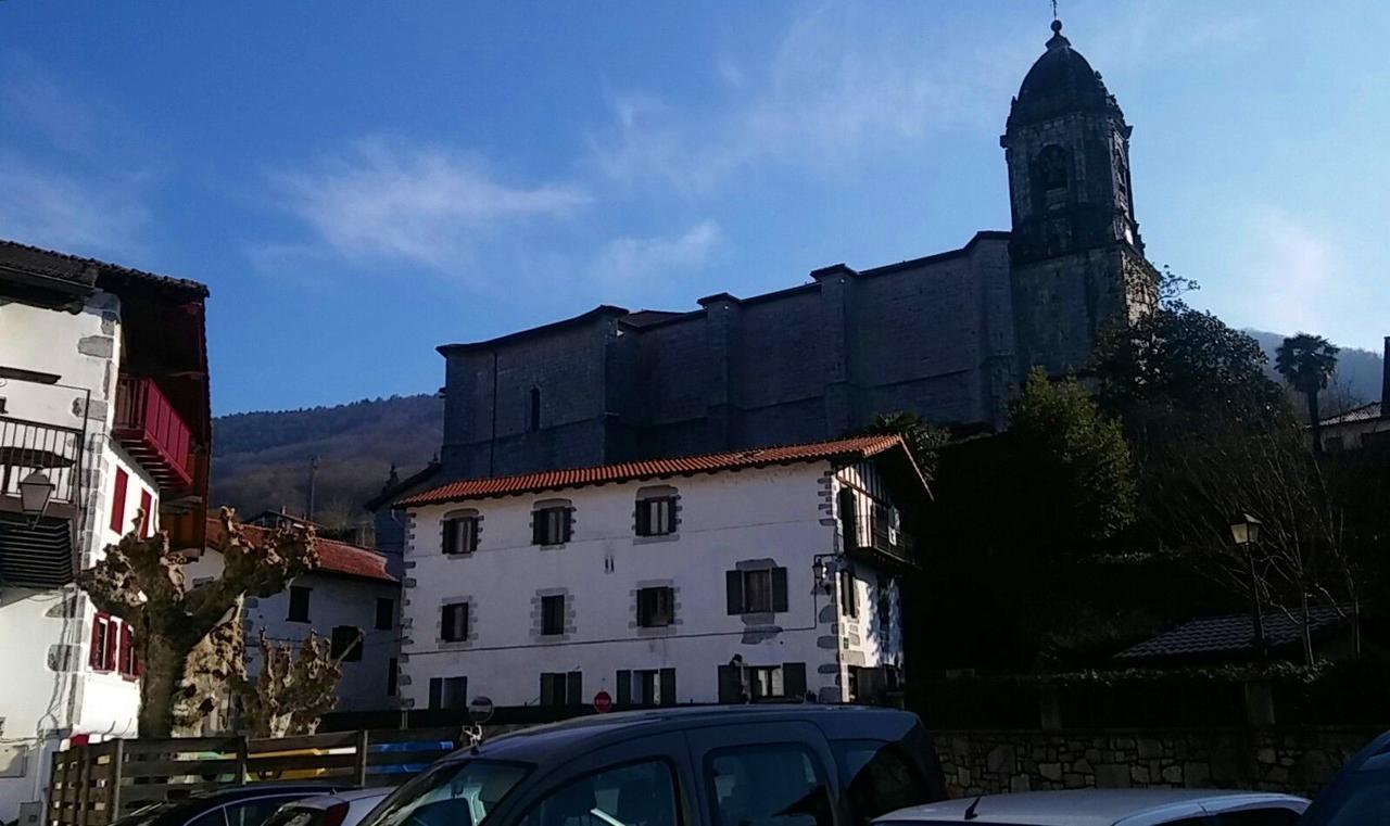 Hostal Ekaitza Hotell Lesaka Exteriör bild